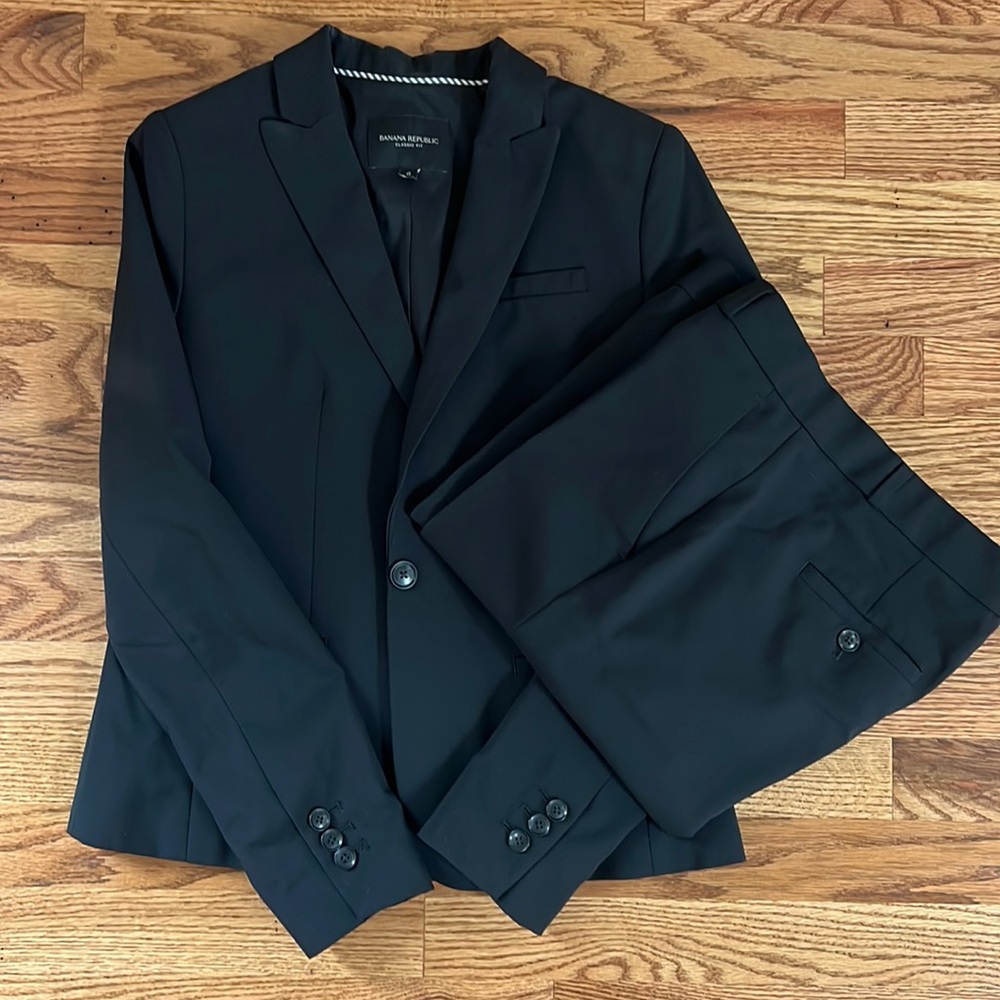 Banana republic women’s machine, washable, Italian wool black suit